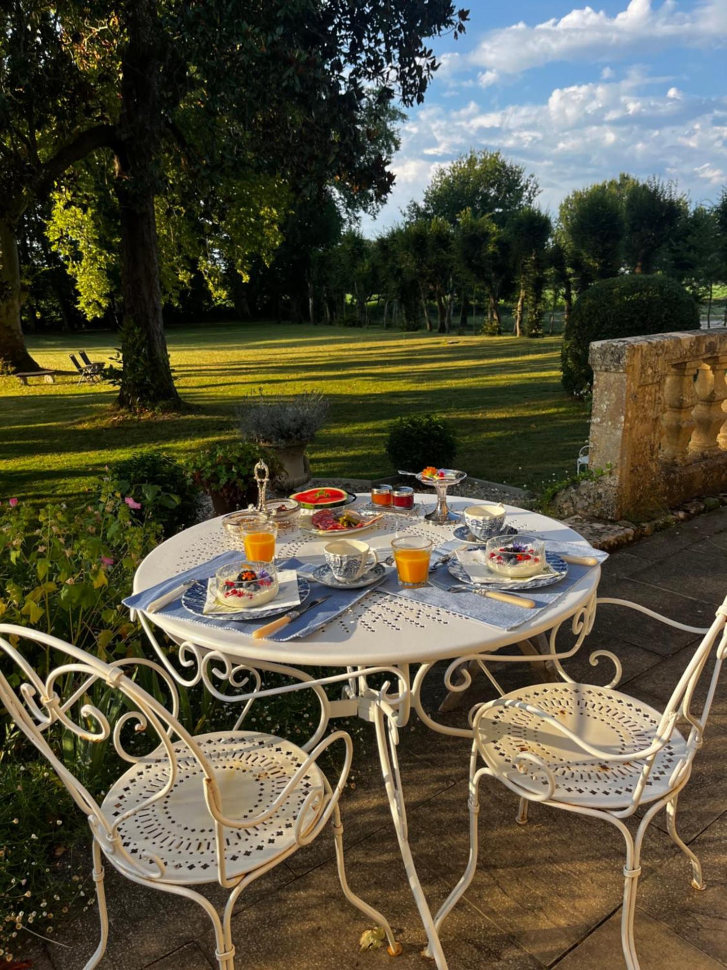 Le Bouquet Bleu Bed And Breakfast Siorac-en-Perigord Exterior photo